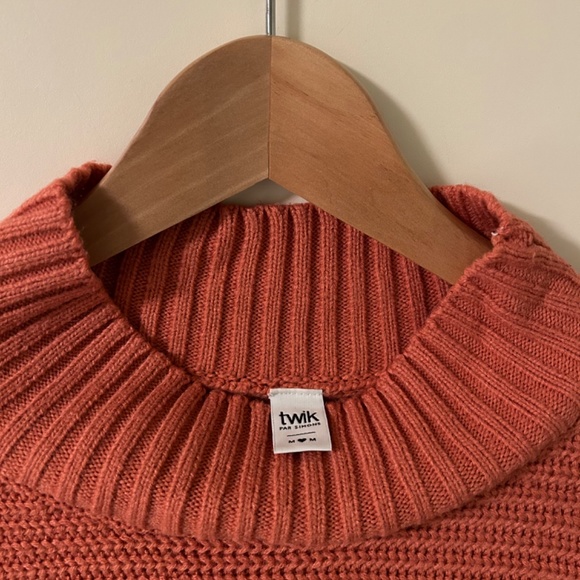 Twik Salmon Sweater (size M) - Picture 4 of 4